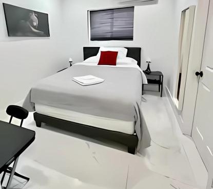 Cute Private Room - Close to airport & Free parking 01