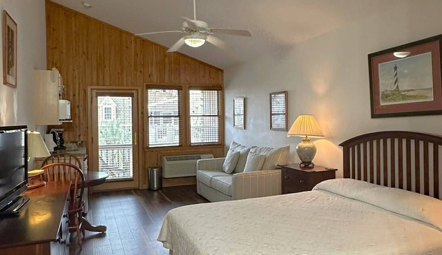 CV8B: Studio with Balcony