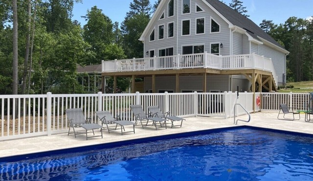 Deep Water, Heated Pool, Firepit, Deep Water, Kayaks, Pool Table, Sundeck