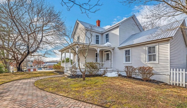 Delightful Pet Friendly Family Home In Great Location! by RedAwning