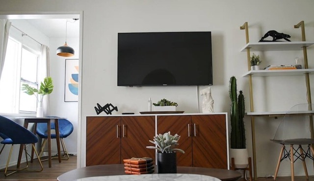 Designer 1BR | Patio | King Bed | Sawtelle | West LA