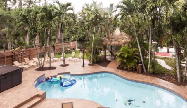DESIGNER OASIS RESORT .12 BEDROOMS .7 BATHS .PRIVATE RESORT .SLEEPS 24 GUESTS