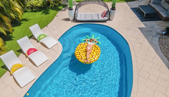 DIAMOND ESTATES: FT LAUDERDALE - 4 QUEEN, 2 FULL, 2 FULL BATH, POOL & PATIO AREA