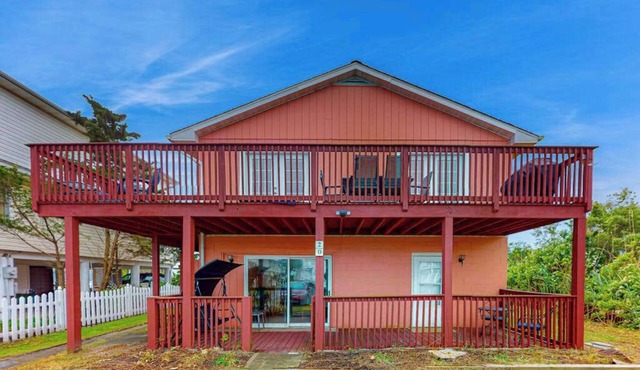 Dog-friendly Fenwick Island home with beach access – walk to shops