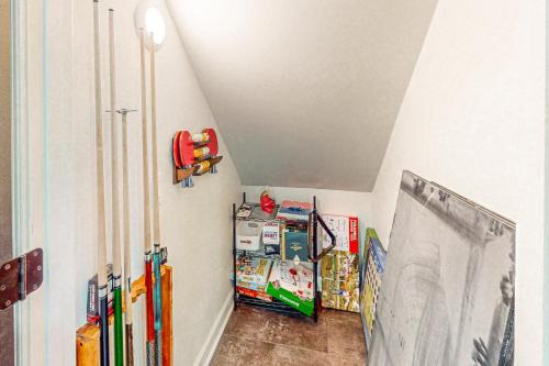 Dog-Friendly spacious house w/private pool, private pool table & ping pong table