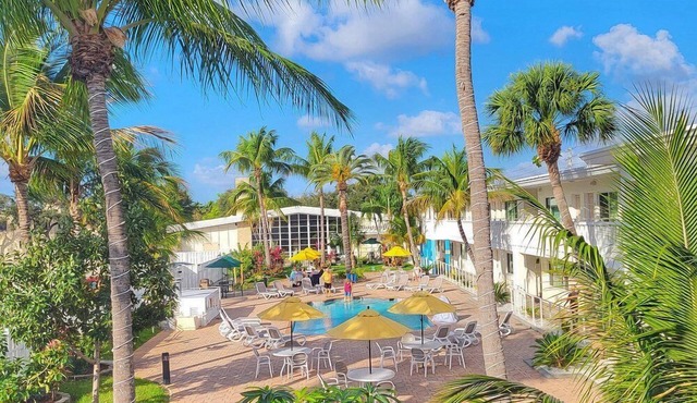 Downtown Hollywood Gardens Inn & Suites