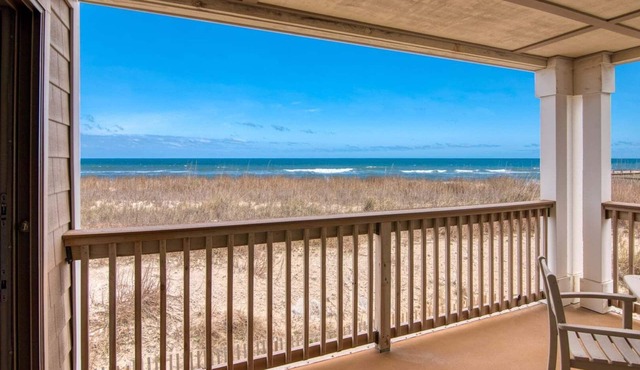 DS203 Ocean-Front Condo with Pool and Ocean Views!