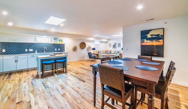 East Virginia Blues Condo, Walk to Beach & Shops