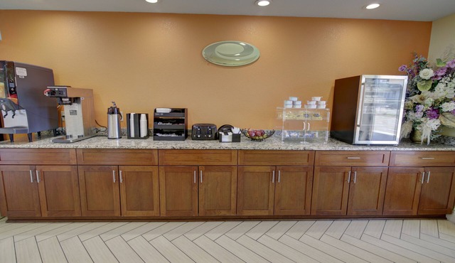 Econo Lodge at Military Circle