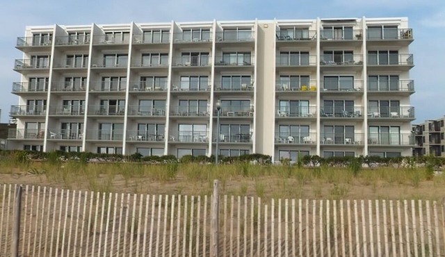 Edgewater House - Ocean Front Units With Spectacular Views!