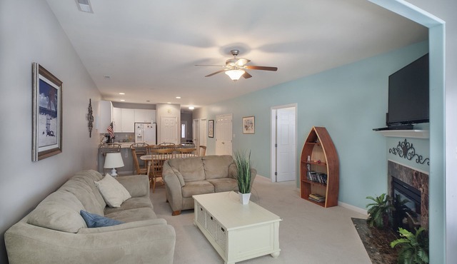Elegant and cozy beach condo for your family vacation with pool and pond