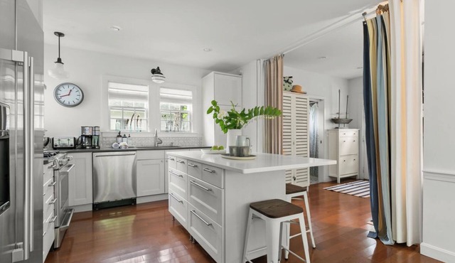 Elegant Cotuit Beach Home – Walk to Beach & Dining, Beach Pass Included
