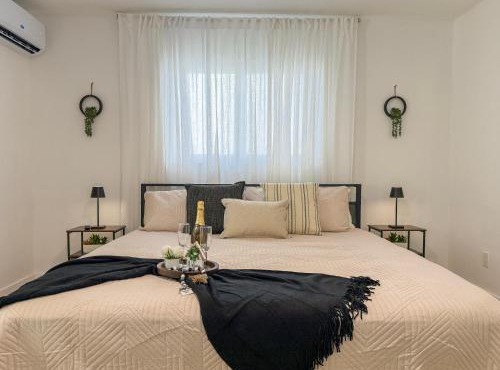 Elegant Retreat Private entrance Modern design