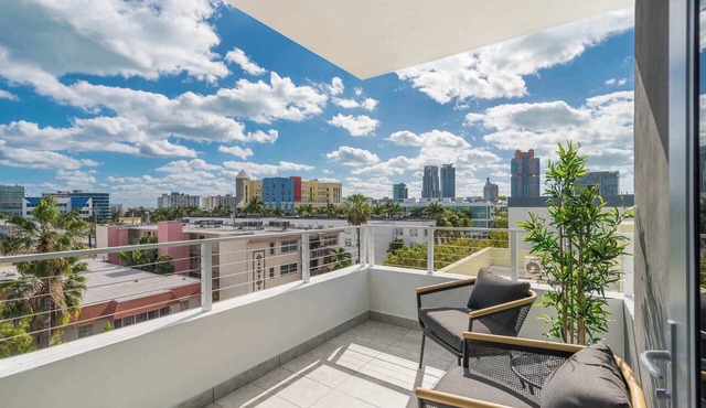 Elegant SoBe 2 Bedroom Apartment