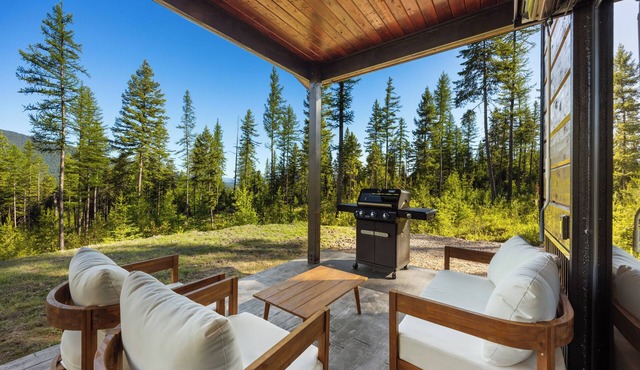 Elk View Cabin/Upscale Cabin Retreat w/Hot Tub, Scenic Views & Wildlife