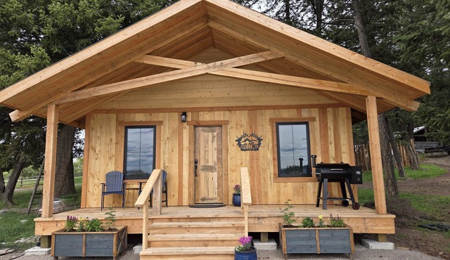 Elkhorn Cabin at Columbia Mountain Ranch near Glacier National Park