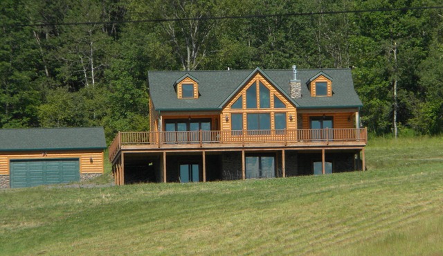 Ellicottville chalet - beautiful home, gorgeous views, 5min to village & hills.