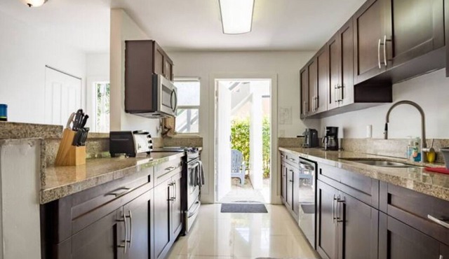 Endless Summer Vacation Rental 3 Bedroom 2 Bath - Entire Apartment