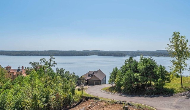 Enjoy stunning Pickwick Lake views and water access from Aqua Vista Pickwick!