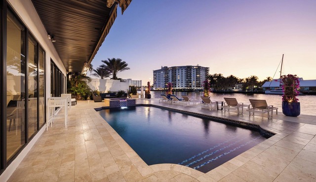 Enjoy the Intracoastal Views! Private Pool+Hot Tub - Walk to Beach&Town