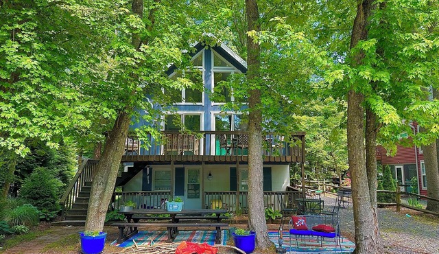 Enjoy your relaxing beach vaca in this 4-bed home with amazing 2nd story deck!