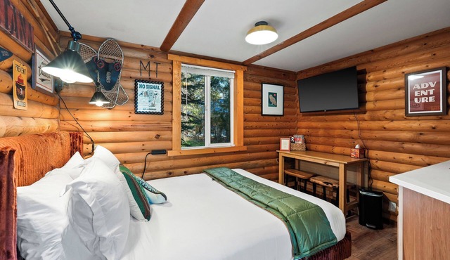 Escape to 'Take a Hike,' a chic 250sqft cabin. Newly remodeled with a modern kitchenette, sleek bath, and curated design. The perfect minimalist sanctuary for solo explorers or couples. Fresh, stylish, and ready for your next adventure!"