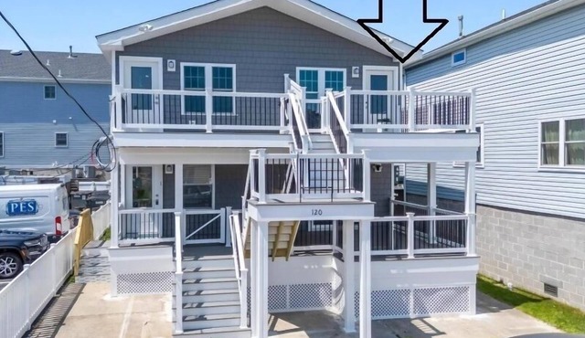 Escape to the shore! Close to restaurants and bars.