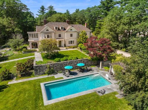 Executive Boston Estate Pool Mid Term Stays