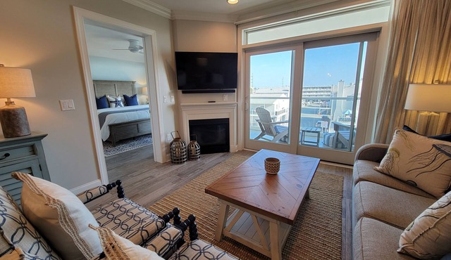 Exquisite Bayview Residence at Lighthouse Cove