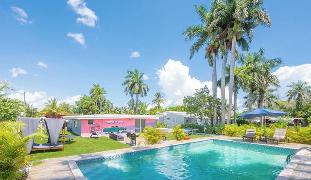 Exquisite Villa with Luxurious Pool