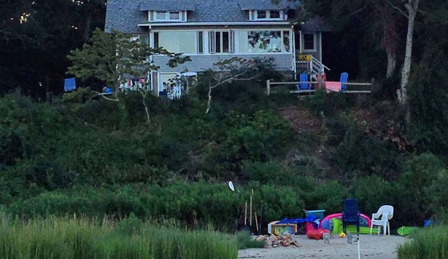Falmouth Waterfront: Charming Waquoit Bay Three Bedroom Cottage