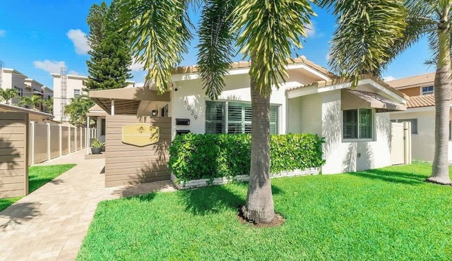 Family Compound🏠Tiki Hut/Close to Beach👙King Beds🛏️