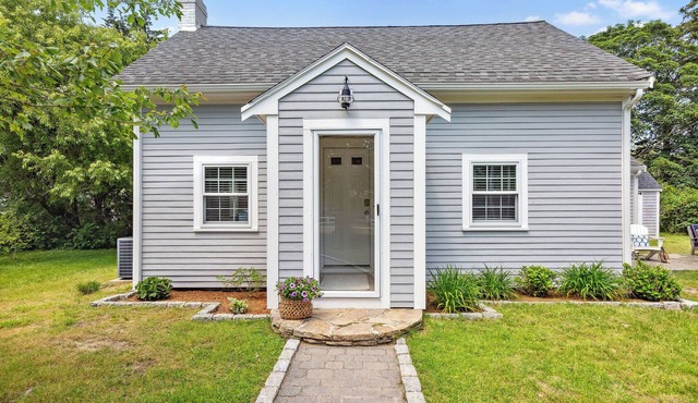 Family Cottage Near Beach, Trails & Golf, Sleeps 6