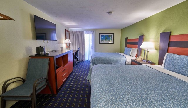 Family-Friendly Atmosphere w/Heated Indoor Pool & Free Breakfast - 4 Units