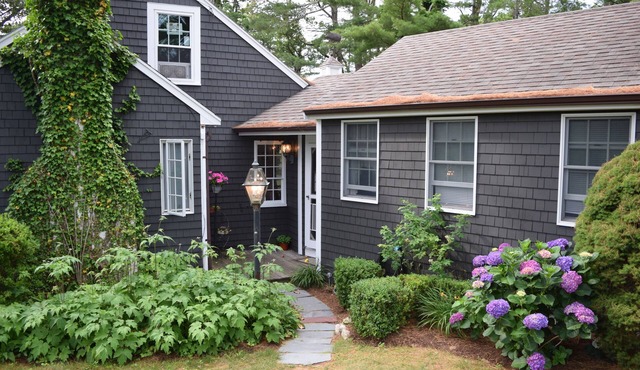 Family friendly cabin in Harwich, water peek & walk to private beach