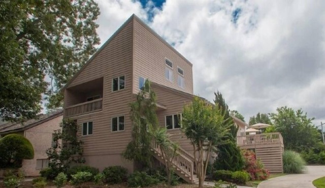 Family-Friendly Sail Away Home with Billiard and Built-in Spa on the Deck by RedAwning