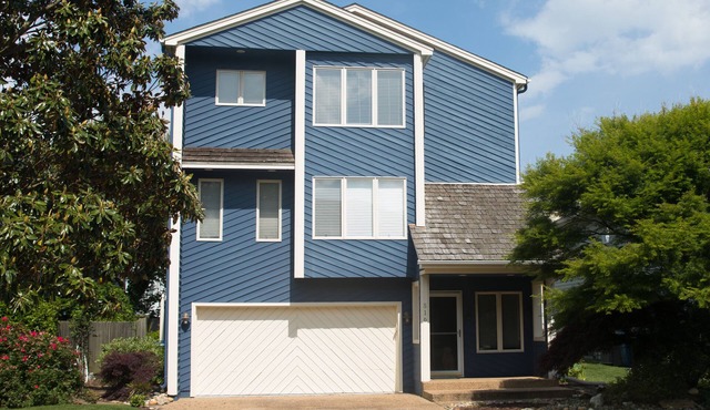 Family friendly beach house, 5 min walk to Croatan Beach and bike to boardwalk