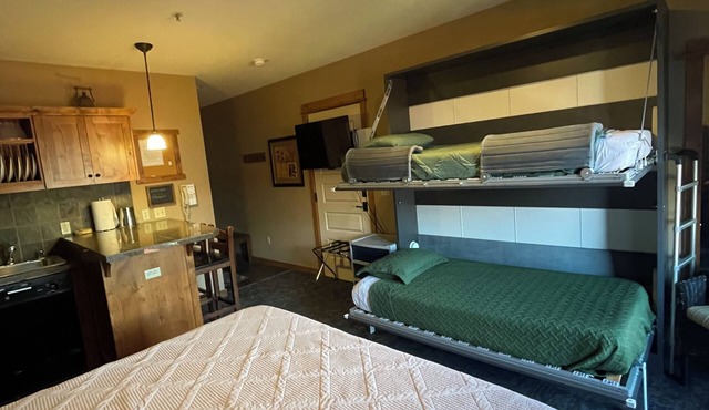 Family Fun Studio w/Murphy Bunkbeds at Silver Mtn