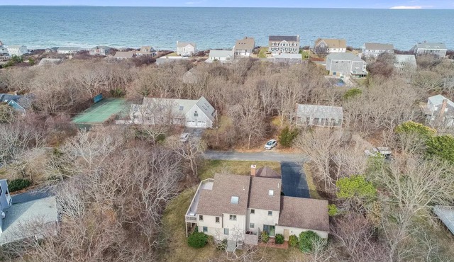 Family retreat: 5 min walk to Bayview Beach, sleeps 10