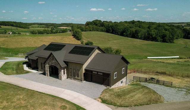 Family Reunion Lodge w/Indoor Recreation Spaces