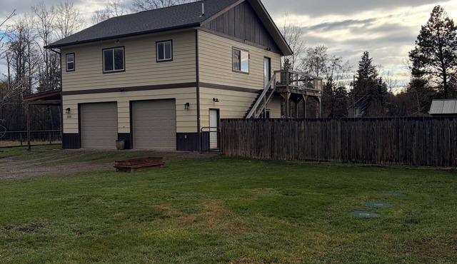 Farmhouse Suite on an acre- Pet Friendly