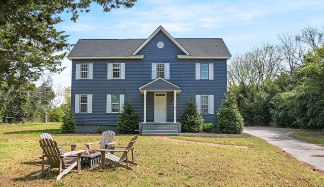 Farmhouse Sunset | Renovated Duplex - A Boater