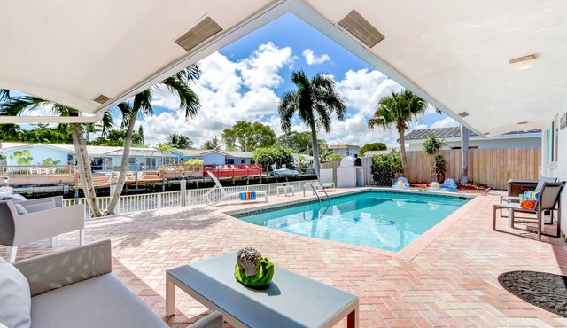 FIFA Perfect | Waterfront home: Boat dock, Private Pool, Near Beach