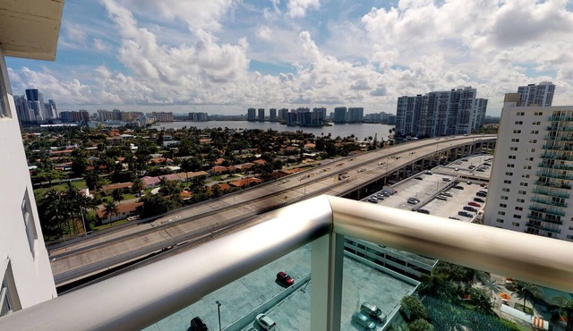 FlatsAway ~ Sunny Isles~ Modern Bay View Apt PH2