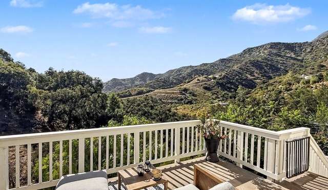 Foothill Mountain Sanctuary: Chef's Kitchen, Hillside Garden 5 Min to Town