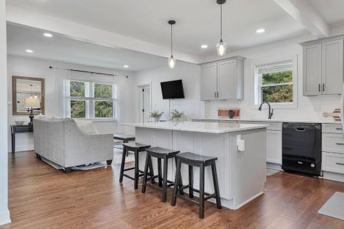 Forest Hil Pet Friendly & Gourmet Kitchen