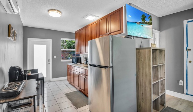FORT LAUERDALE BEACH & LAS OLAS STUDIO