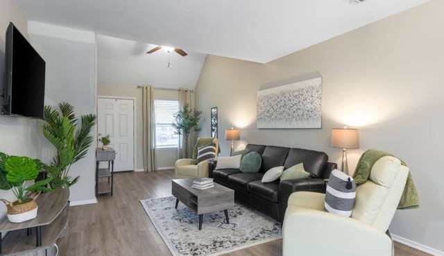 Fully Equipped 3BR with Private Garage in Liberty