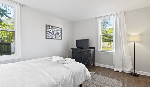 Fully renovated 2 bedroom unit in Portsmouth