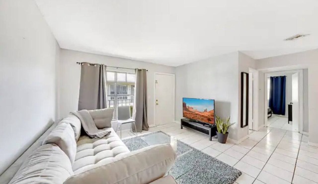 Fuseball & Games - 2 BD/2 BTH Condo Miami!
